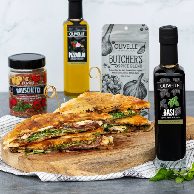 Gooey Caprese Panini med urteaioli og balsamicodryss